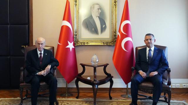 Bahçeli ile Özel telefonda görüştü