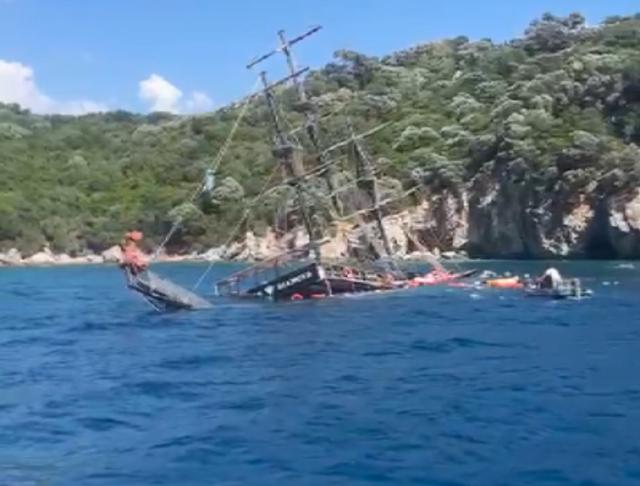 Marmaris'te tur teknesi battı