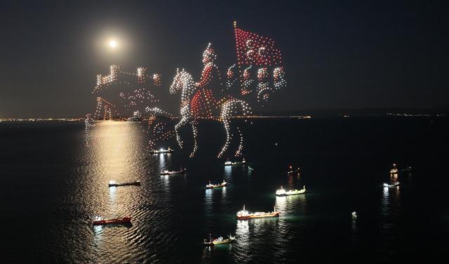 İstanbul'un fethinin 573. yıl dönümünde dronlu ışık gösterisi