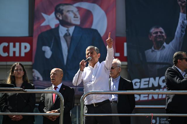 Özgür Özel cephesinden kurultay için imza hamlesi