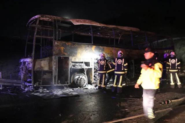 8 kişinin can verdiği kazada yürek burkan hikayeler. Camı kırıp eşini kurtardı, 9 aylık bebeğiyle alevlerin arasında kaldı