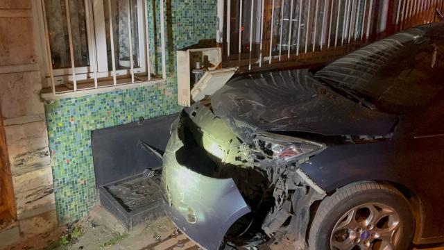 Bursa'da alkollü sürücünün çarptığı araç doğal gaz kutusunu patlattı
