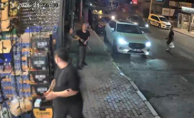 'Şikayet' yalanı pahalıya patladı: İzmir'de mahalle ortasında silahlı gerilim