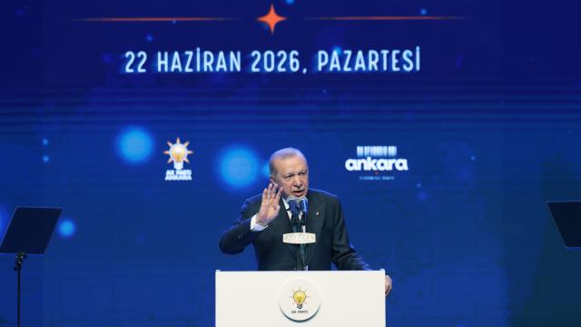 Cumhurbaşkanı Erdoğan: Rakiplerimiz koltuk kavgası veriyor, biz Türkiye'yi geleceğe hazırlıyoruz