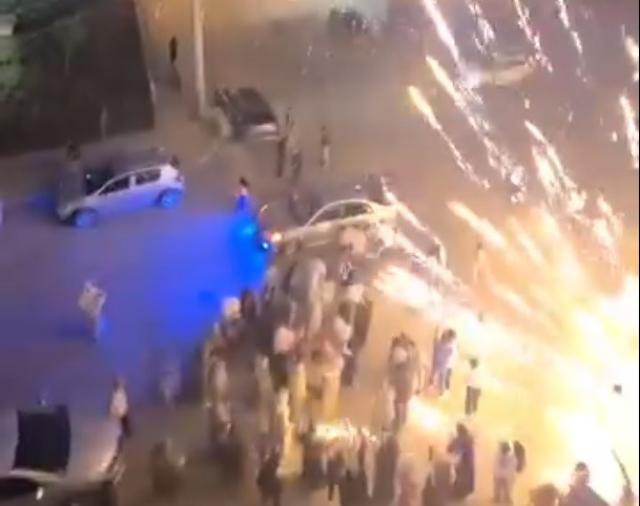 Nişan kutlamasında panik: Havai fişek kalabalığın üzerine patladı