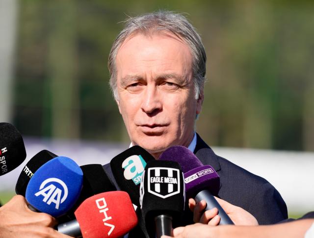 Beşiktaş Futbol Direktörü Önder Özen'den açıklama. ''Transferinde finale yaklaştığımız üç oyuncu var''