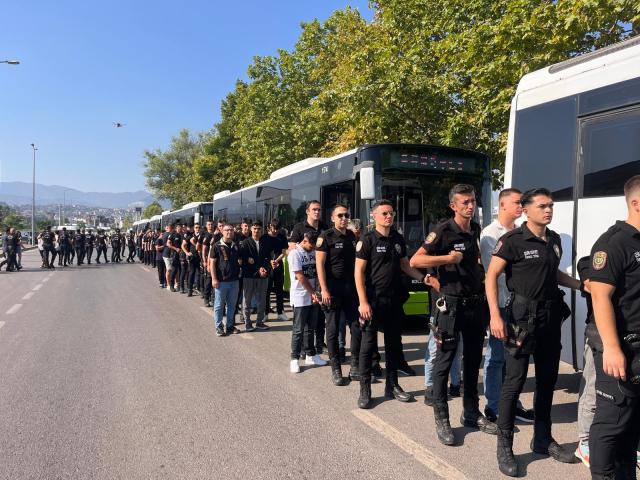 6,5 milyarlık dev operasyonda onlarca gözaltı: Otobüslerle adliyeye sevk edildiler