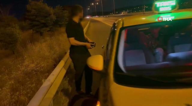Ticari taksiyle göçmen kaçıran insan tacirleri polisten kaçamadı