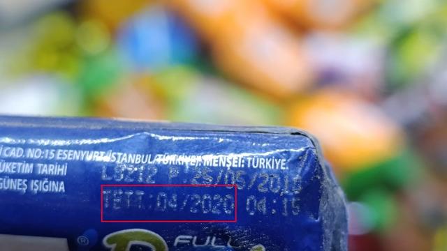 Markette pes dedirten olay. Son kullanma tarihi 10 yıl geçmiş ve kurtlanmış ürünler raflardan çıktı