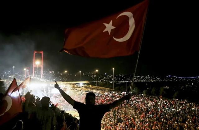 FETÖ'nün darbe girişiminin 10'uncu yılı: 15 Temmuz gecesi saat saat neler yaşandı?