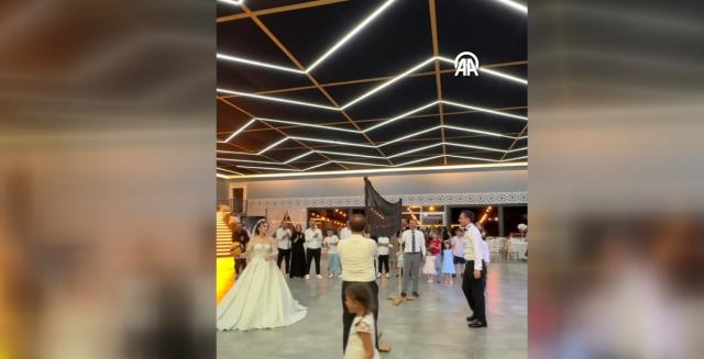 Düğün töreninde ilginç anlar: Gelin ve damat voleybol oynadı