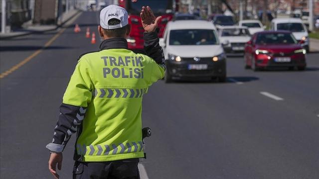İstanbul'da bu gece bazı yollar trafiğe kapatılacak: İşte kapalı yollar ve alternatif güzergahlar