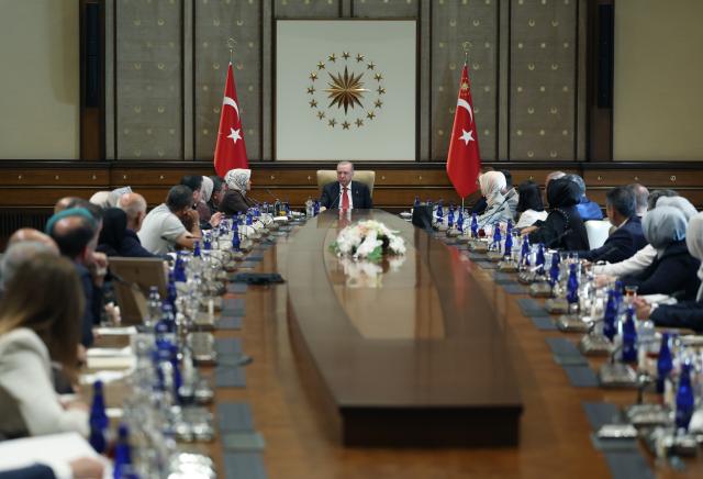 Kahramanmaraş'taki okul saldırısı. Erdoğan hayatını kaybeden öğrencilerin ailelerini kabul etti