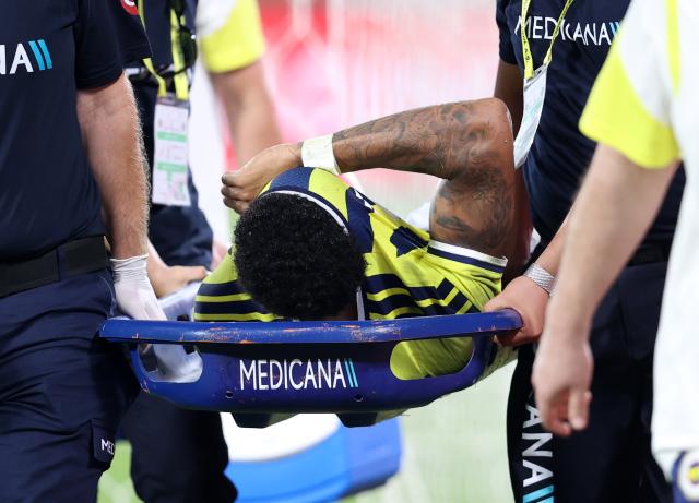 Fenerbahçe'de sakatlık şoku. Sturm Graz maçına devam edemedi