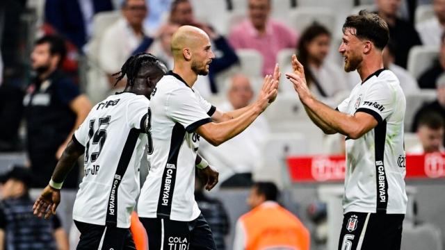 Beşiktaş taraftarı önünde sahaya çıkıyor. İlk 11'ler belli oldu