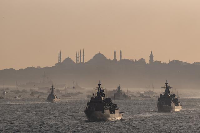 Türk donanması İzmit Körfezi'ni selamlayacak