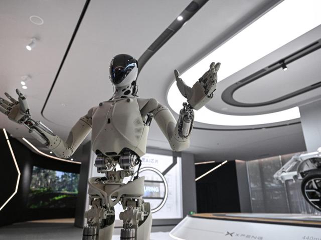 Çin insansı robotları iş gücüne dahil edecek