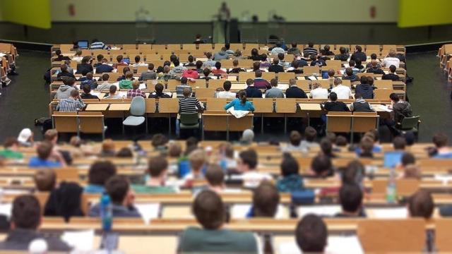 Üniversitelerde en çok tercih edilen bölümlerden biriydi. Sıralamada dramatik düşüş