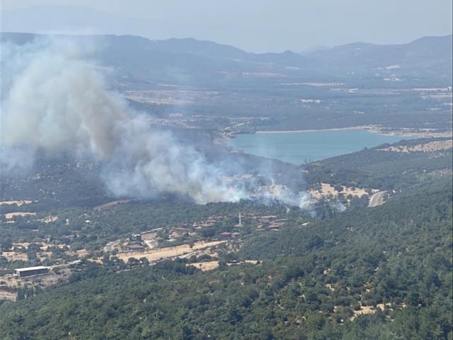 Çanakkale'de tarım arazisi ve merada yangın