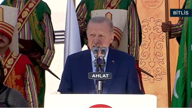 Cumhurbaşkanı Erdoğan: Malazgirt'e giden yol Ahlat'tan açılmıştır
