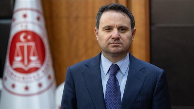 Bakan Gürlek'ten İdris Naim Şahin'e araç tepkisi.