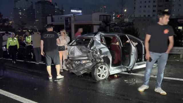 Kuvvetli sağanak kaza getirdi | İstanbul'da iki zincirleme kaza: 10 yaralı