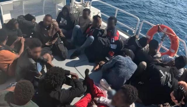 Sahil Güvenlikten İzmir’de düzensiz göçmen operasyonu. 56 göçmen yakalandı
