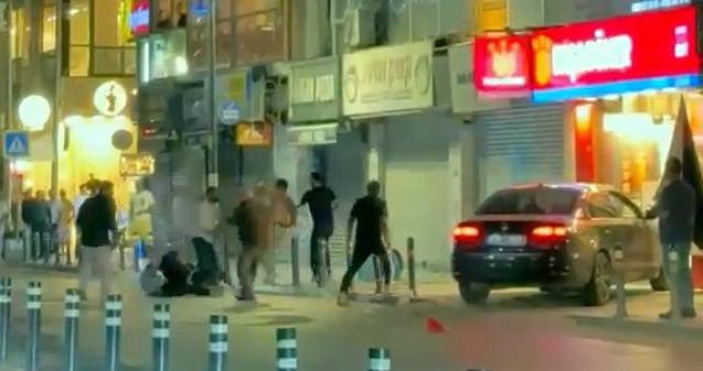Avcılar’da iki grubun tekmeli yumruklu kavgası: Sandalyelerle saldırdılar