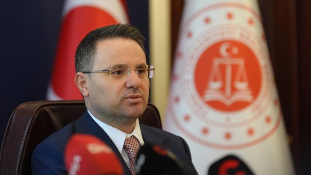 Bakan Gürlek açıkladı. 2017'den beri aranan uyuşturucu baronu yakalandı