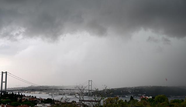 Meteorolojiden sağanak alarmı. İş çıkış saatine dikkat, kuvvetli yağış ve fırtına geliyor