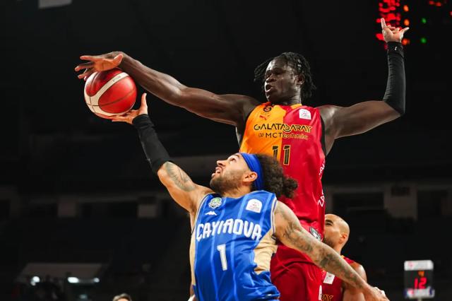 Galatasaray sezonu 102 sayılık galibiyetle açtı, Çayırova'ya şans tanımadı