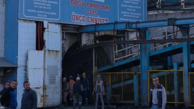 Soma'da maden ocağında göçük. 5 işçi hayatını kaybetti