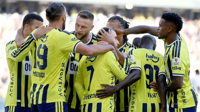 Milli takımda sakatlandı, Fenerbahçe'de ciddi alarm