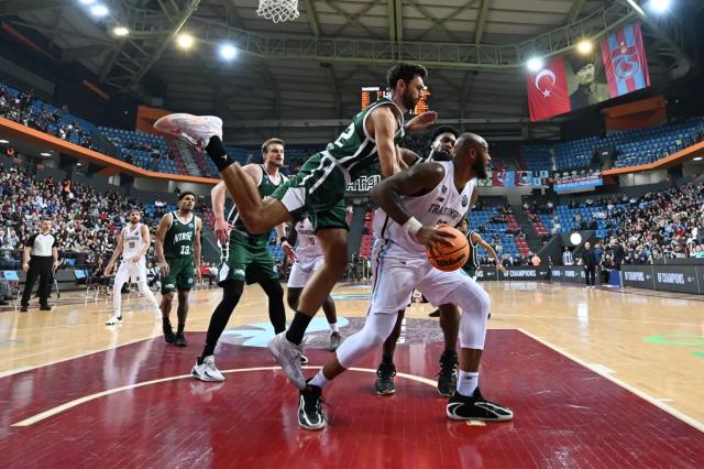 Trabzonspor, potada Avrupa yolculuğuna Nanterre'yi uzatmada yenerek başladı