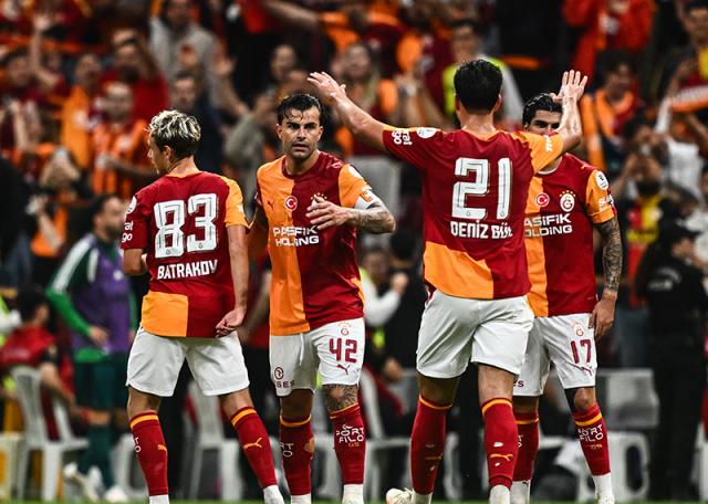 Süper Lig geri döndü. Galatasaray'ın konuğu namağlup Kasımpaşa